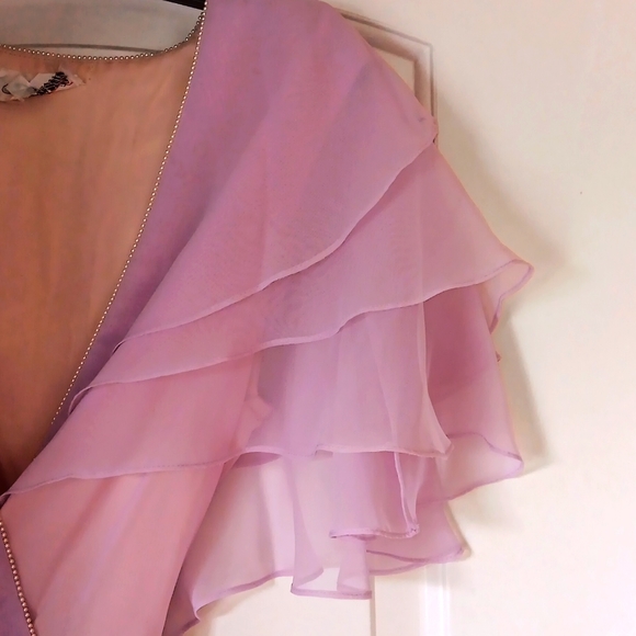 Beautiful lavender dress with delicate ruffles at the bottom - Picture 4 of 4